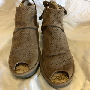 Fly London Size 7 1/2 Leather tie Sandals